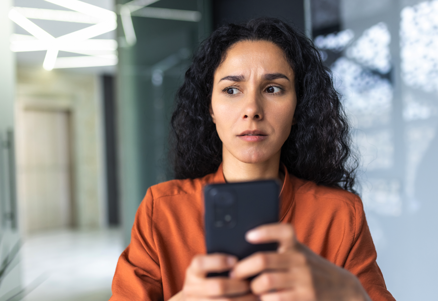 4 tipy, jak se chránit před podvodnými SMS od dopravců